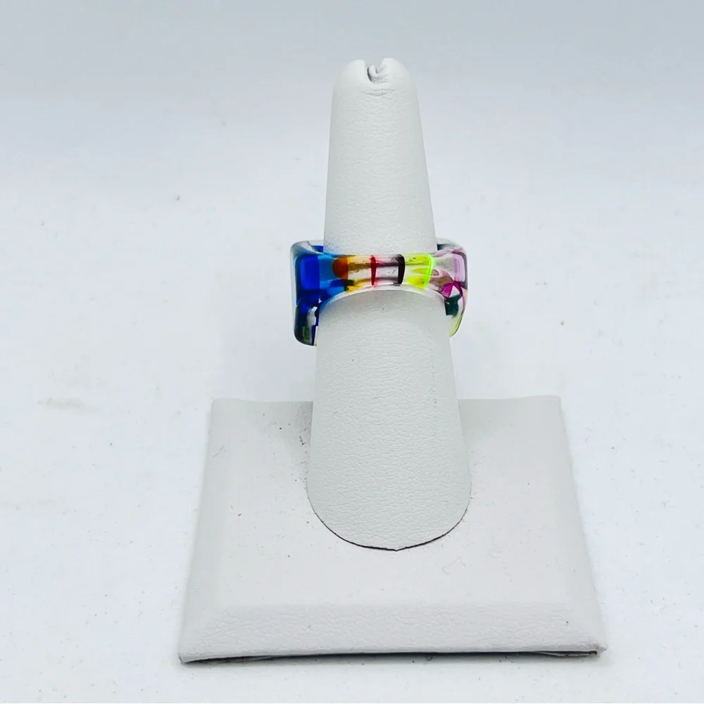 Vtg Lucite Ring 60's70's Vibrant Stripes Neon Green, Blue, Purple, Pink Yellow - Picture 2 of 6